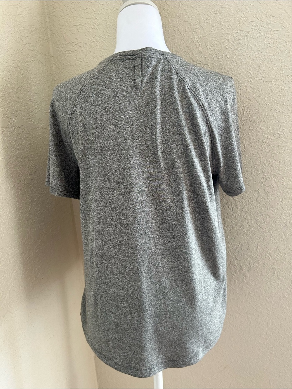 lululemon 🍋 license to train heathered army green classic fit shirt size 6 - Picture 7 of 11